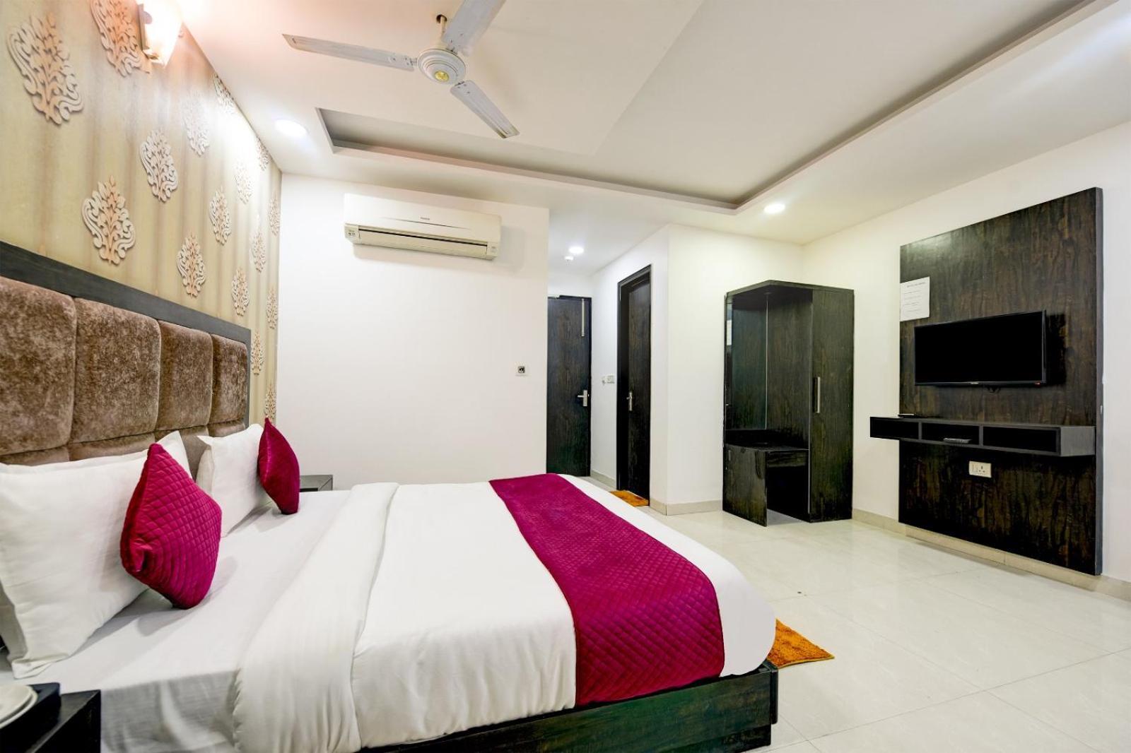 The Atlantes Suite Near Delhi Airport นิวเดลี ภายนอก รูปภาพ