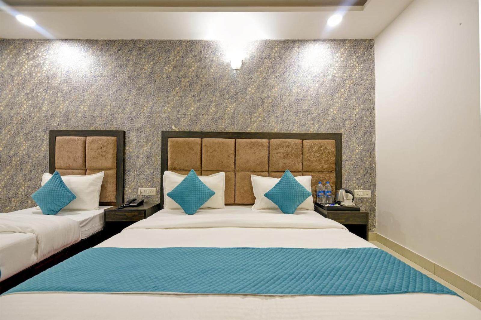 The Atlantes Suite Near Delhi Airport นิวเดลี ภายนอก รูปภาพ