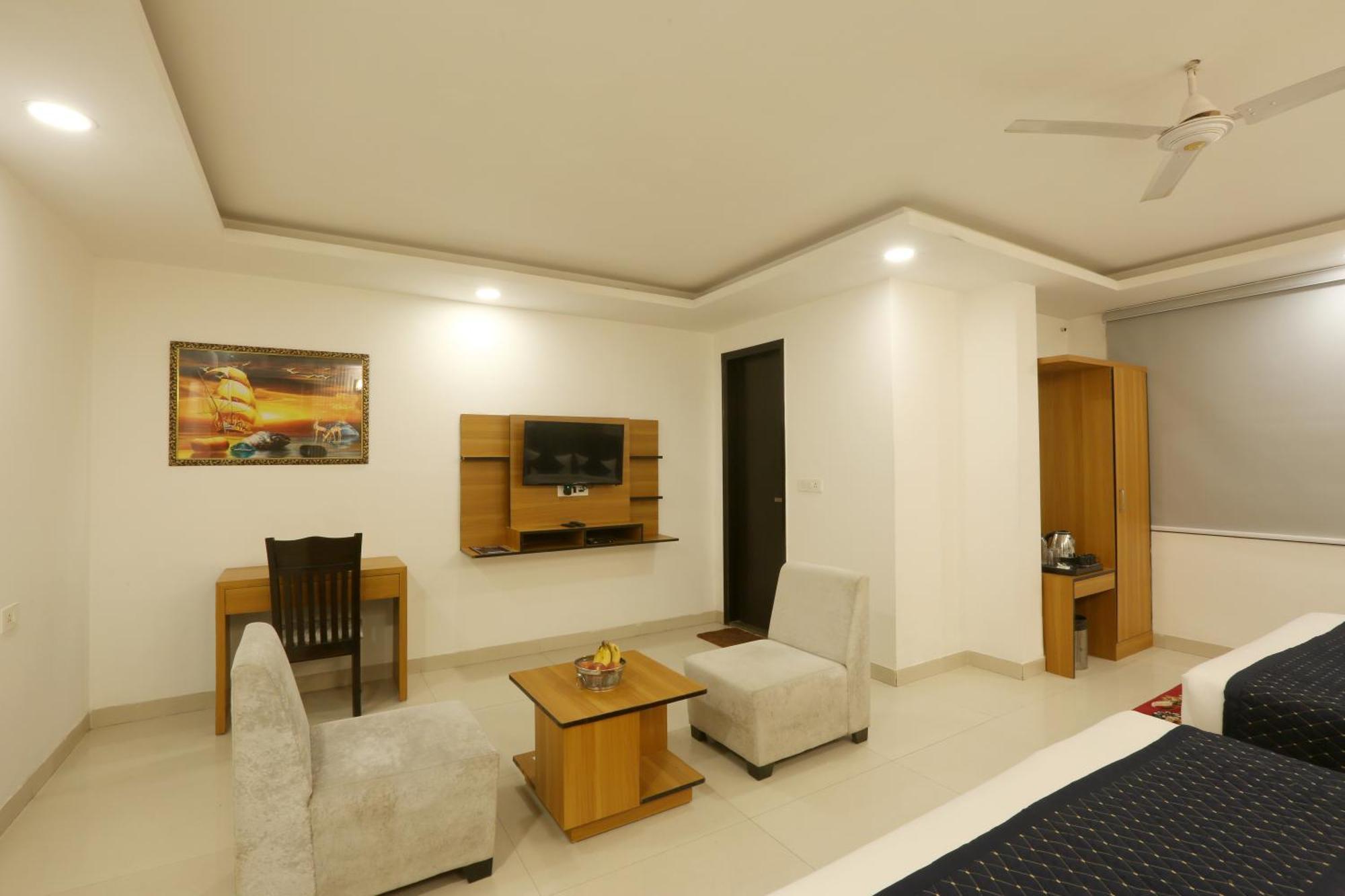 The Atlantes Suite Near Delhi Airport นิวเดลี ภายนอก รูปภาพ