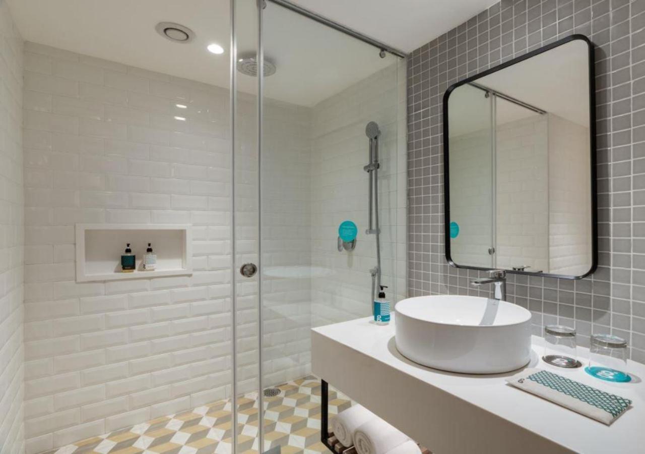 The Atlantes Suite Near Delhi Airport นิวเดลี ภายนอก รูปภาพ